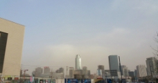 沙尘暴笼罩的城市图片
