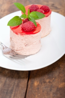 草莓奶油薄荷蛋糕