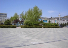 春季广场景色图片
