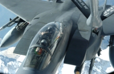 空中战斗机F15战斗机空中加油特写
