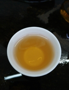 陈年老白茶茶汤图片