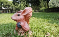雕塑松鼠图片