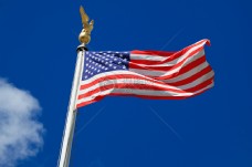 红色星空蓝天下飘扬的美国国旗