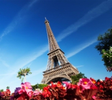 巴黎埃菲尔铁塔蓝天鲜花仰望爱情