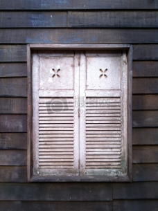 破旧的木窗户