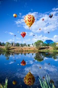 热气球蓝色天空风景旅行文艺梦想图