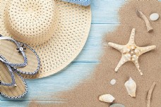 沙滩上的海星与帽子