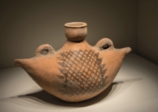 中华文化船形彩陶壶图片