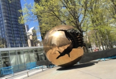纽约雕塑 破碎的地球图片