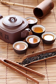 茶杯紫砂茶壶与茶叶