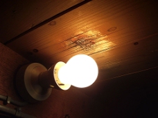 壁灯墙壁上的电灯泡