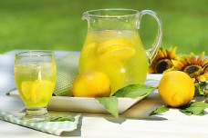 柠檬与柠檬果汁图片