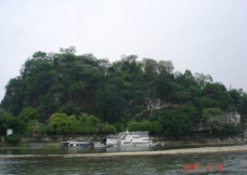 上江漓江上的游船图片