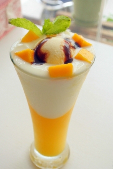 芒果酸奶冰淇淋图片